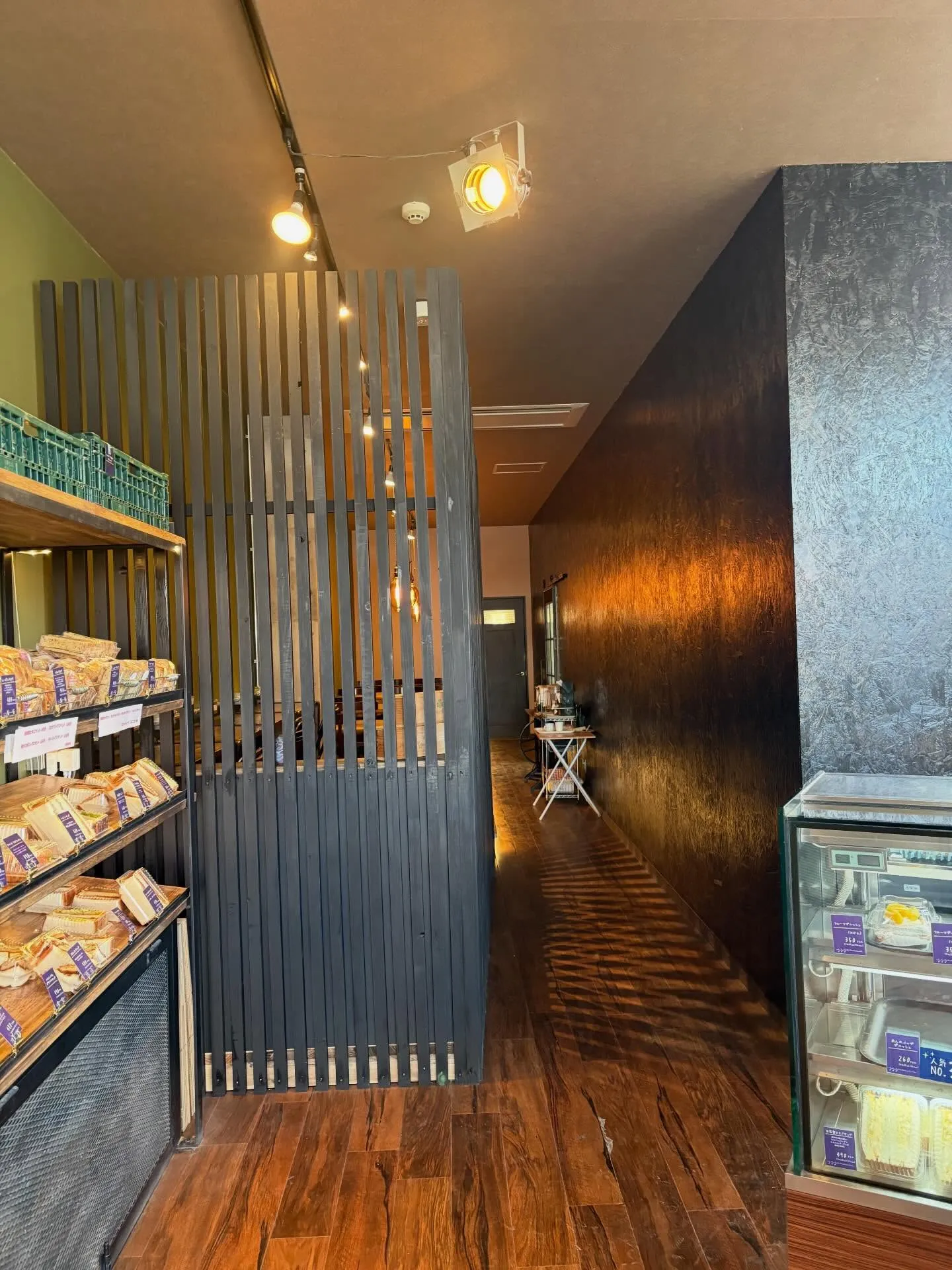 落ち着いた雰囲気のカフェ